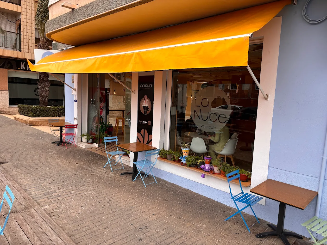 Fachade Cafe La Nube